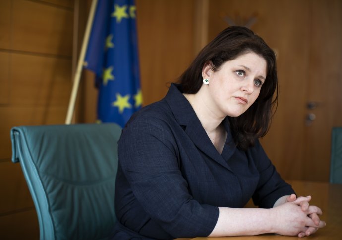 Jana Maláčová si za volbou nového ředitele Výzkumného ústavu stojí. Foto: Gabriel Kuchta, Deník N
