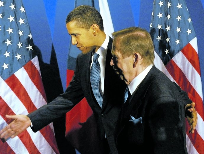 Dnes už se s českými politiky baví z těch důležitých světových lídrů jen málokdo (setkání amerického prezidenta Obamy a někdejšího prezidenta Havla v roce 2009 během summitu EU-USA v Praze). Ilustrační foto: ČTK