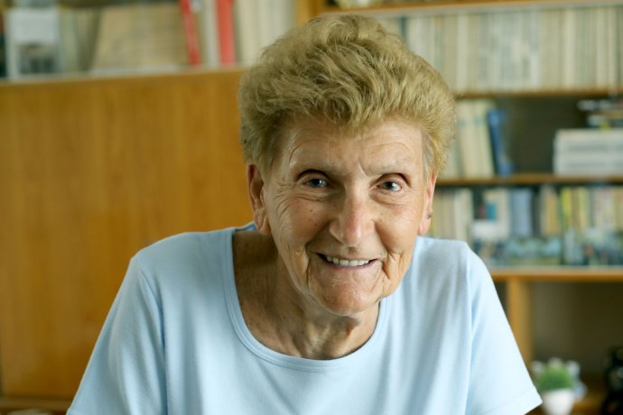 Doris Broulová o svém životě často vypráví na školách. Začala s tím ale až po sametové revoluci. Foto: Ludvík Hradilek, Deník N