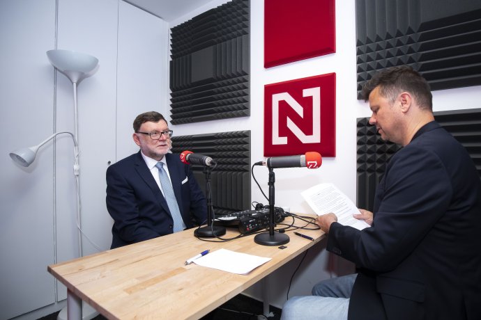 První místopředseda ODS Zbyněk Stanjura a moderátor Jan Moláček ve Studiu N. Foto: Gabriel Kuchta, Deník N