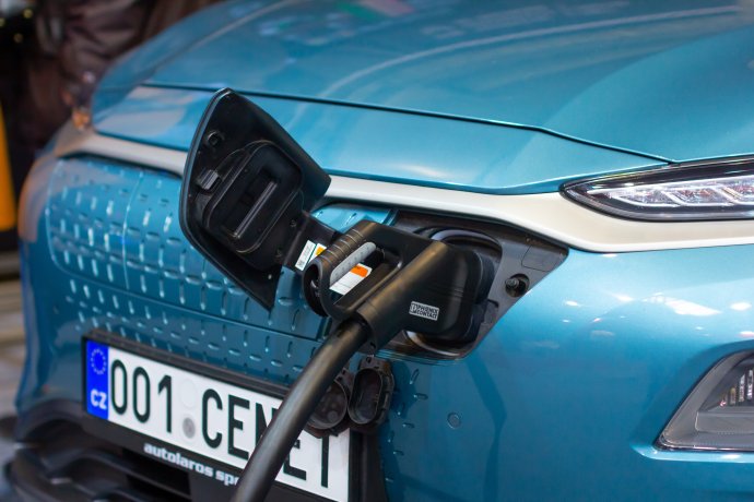 Česká vláda se k podpoře elektromobilů zatím staví jen váhavě. Foto: Adobe Stock