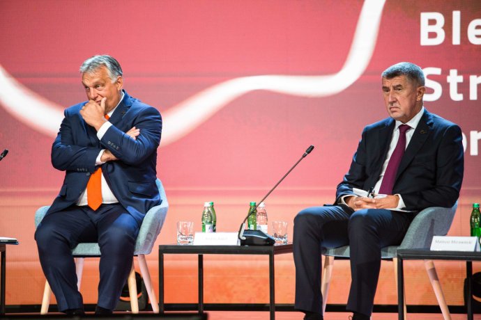 Výsledky voleb sice Babišovi neumožnily to, co dělají Orbán a Kaczyński, ale jeho rétorika je mnohdy nedemokratická. Pokud by teď mohl zformovat většinovou vládu, nedá se posun směrem k poměrům v Polsku a Maďarsku vyloučit. Ilustrační foto: ČTK/Luka Dakskobler/SOPA Images via ZUMA Wire