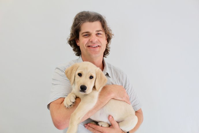 Evoluční antropolog Brian Hare se zaměřuje na vývoj rozumových schopností člověka, primátů či psů. Foto: Canine Companions for Independence