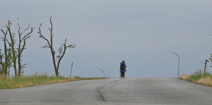 Mikulčice i další obce na Hodonínsku se pomalu vzpamatovávají z ničivého tornáda. Foto: ČTK