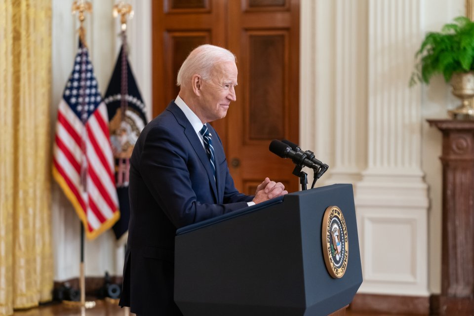 Prezident USA Joe Biden se kvůli situaci v Afghánistánu předčasně vrátil do Bílého domu, aby uklidnil Američany. Foto: Adam Schultz, White House, Flickr