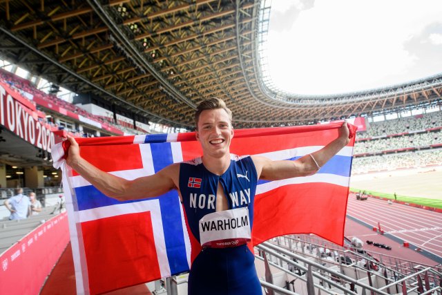 Nor Karsten Warholm získal v běhu na 400 metrů s překážkami zlato a svým výkonem „v jednom z nejlepších závodů olympijské historie“ překonal světový rekord o celých 76 setin sekundy. Foto: ČTK (Credit Image: © Jon Olav Nesvold/Bildbyran via ZUMA Press)
