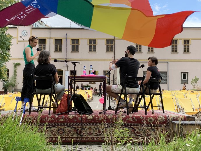Podcast Studio N vysílal živě na festivalu Prague Pride.