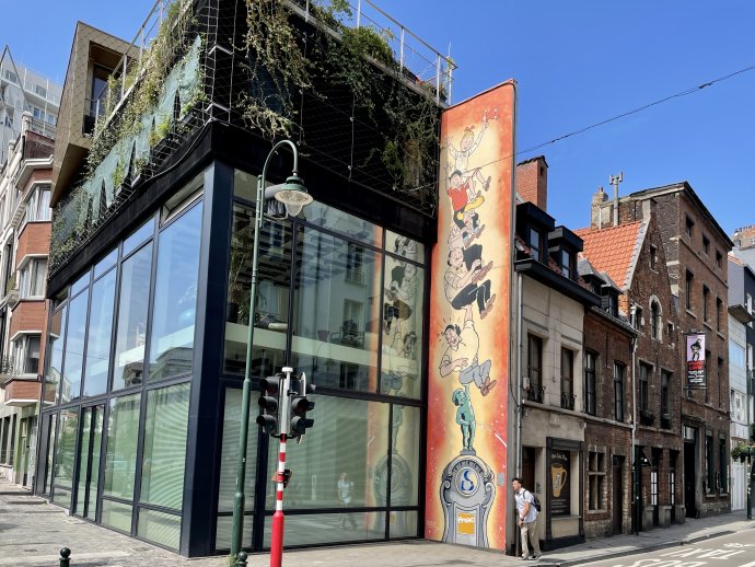 Z bruselských ulic se pomalu stává galerie výtvarného umění. Foto: Radka Smejkalová, Deník N
