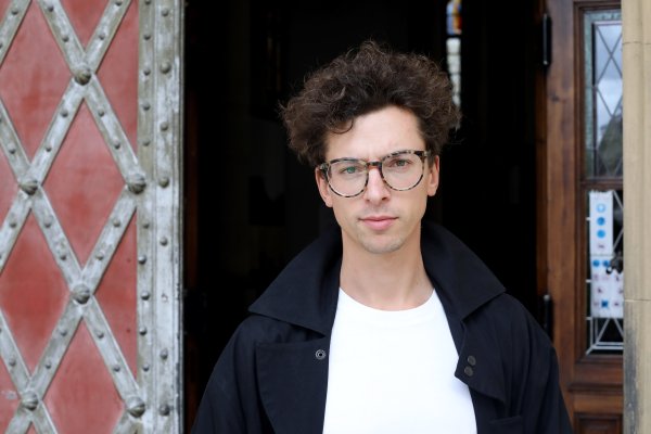 Člověk má vždy na výběr, jestli se tou „sviní“ stane, nebo nestane, říká v rozhovoru herec Jan Cina