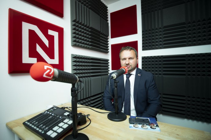Předseda KDU-ČSL Marian Jurečka vysvětloval v předvolebním Studiu N také rozpory mezi programovými sliby koalice Spolu a svým vlastním působením na ministerstvu zemědělství v Sobotkově vládě. Foto: Gabriel Kuchta, Deník N
