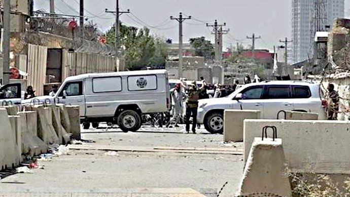 Velitel jednotky KAMBA míří vyjednávat s Tálibánem s holýma rukama. Foto: archiv KAMBA