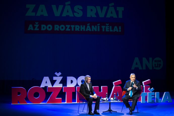 Spřízněni volbou. Premiéři Andrej Babiš a Viktor Orbán. Foto: Gabriel Kuchta, Deník N