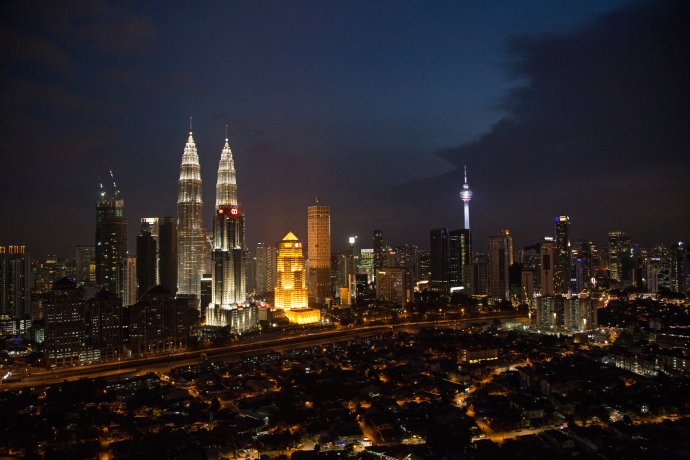 Kuala Lumpur s dvojicí věží Petronas Towers, které byly v letech 1998–2004 nejvyššími budovami na světě. Foto: Catalin Pop, Unsplash