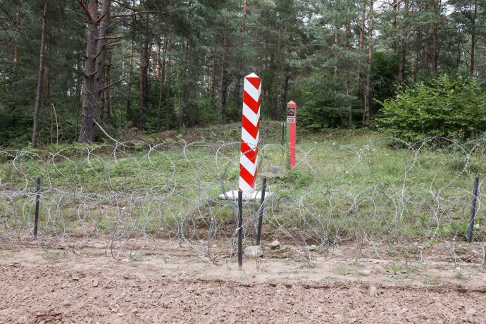 Ostnatý drát na polské straně polsko-běloruské hranice. Foto: polská vláda, govpl