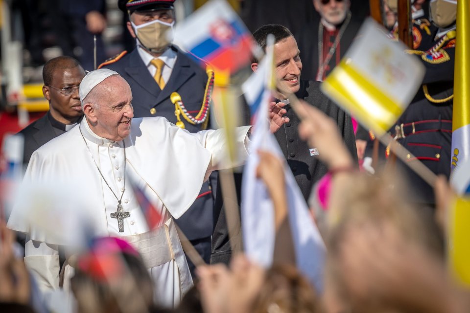 Papež František po příletu na Slovensko. Foto: Tomáš Benedikovič, Denník N