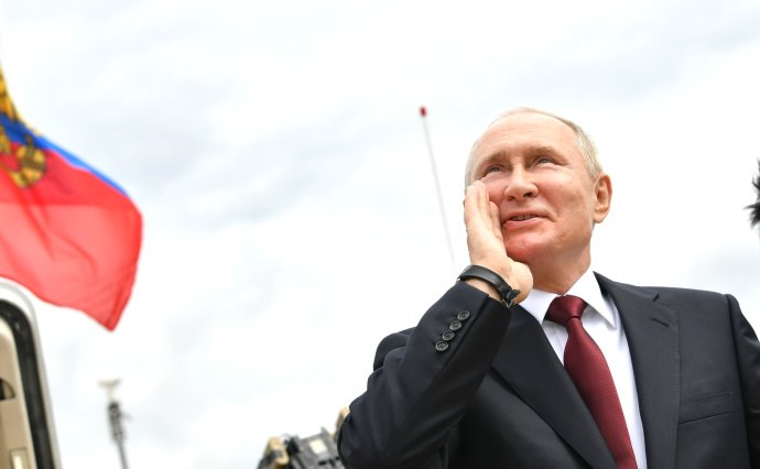 Vladimir Putin na červencové přehlídce námořnictva v Petrohradě. Foto: Kreml, kremlin.ru