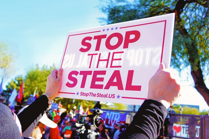 Hnutí „Stop the Steal“, v překladu „Zastavte tu krádež“, vybírá od Američanů peníze nepravdivým tvrzením, že prezidentské volby loni v listopadu vyhrál Donald Trump a Joe Biden „mu je ukradl“. Foto: El Sun, Pixabay