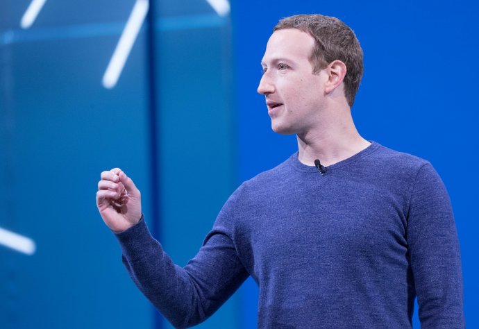 Mark Zuckerberg odmítl, že by se Facebook podílel na radikalizaci a štěpení společnosti, interní dokumenty ale ukazují, že společnost o rozdělujících dopadech ví, a přesto jim nebrání. Foto: Anthony Quintano, Flickr