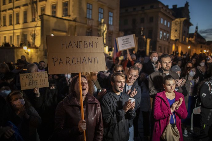 Demonstrace proti chování prezidentových nejbližších spolupracovníků. Foto: Gabriel Kuchta, Deník N