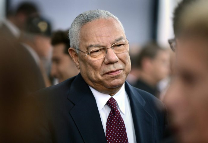 Bývalý ministr zahraničí USA Colin Powell se později omluvil za mylné tvrzení, že Irák vyvíjel zbraně hromadného ničení a vojenská intervence proto byla oprávněná. Foto: Marvin Lynchard, Department of Defense, Public Domain