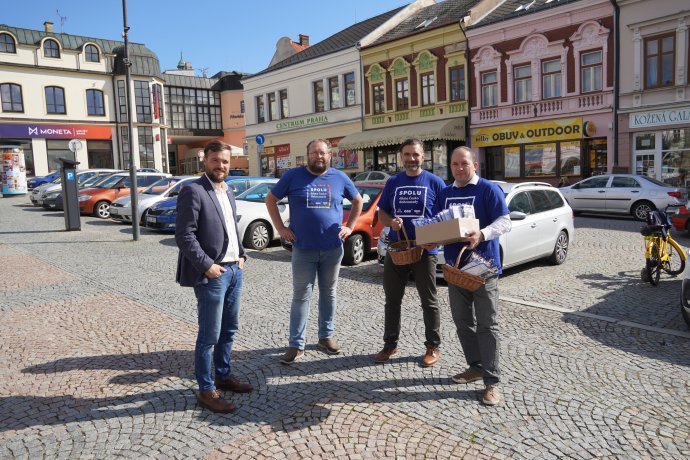 Kontaktní kampaň koalice Spolu v Ústí nad Orlicí. Foto: Lukáš Marek