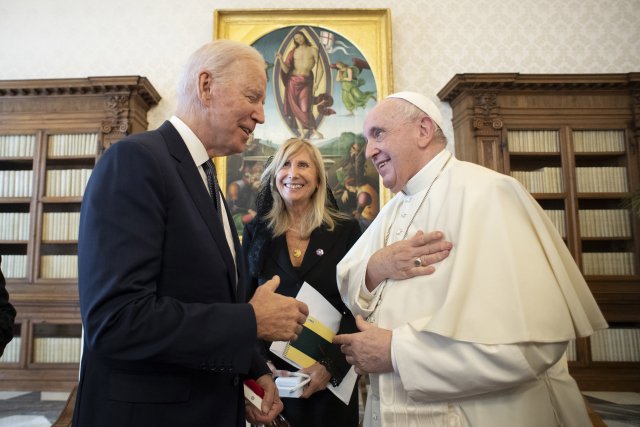 Americký prezident Joe Biden se s papežem Františkem osobně setkává počtvrté. V roli prezidenta USA je to ale jejich první schůzka. Foto: ČTK, PA