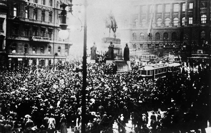28. říjen 1918 v Praze na Václavském náměstí. Foto: ČTK