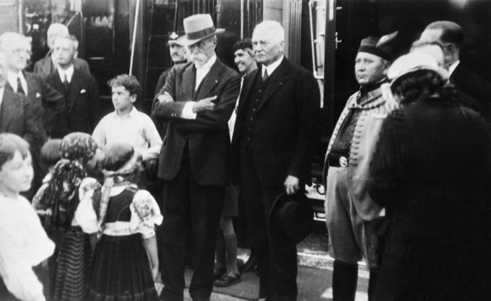 T. G. Masaryk a jeden z „mužů 28. října“, slovenský politik Vavro Šrobár při prezidentově návštěvě Trenčianských Teplic v roce 1933. Foto: ČTK