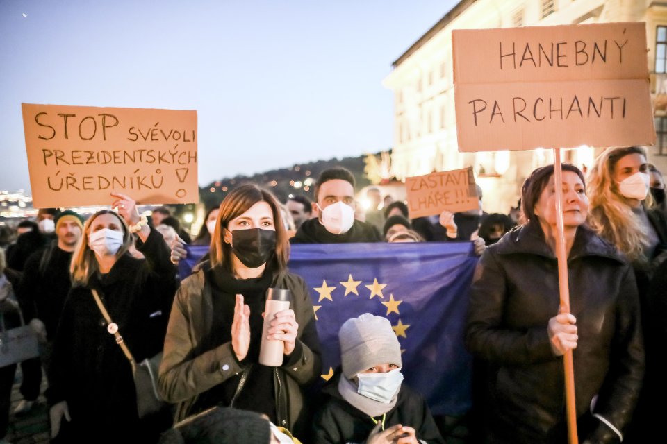 Demonstrace proti chování prezidentových spolupracovníků. Foto: Gabriel Kuchta, Deník N