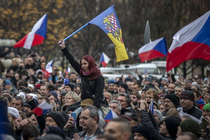 V České republice, Německu a Švýcarsku se v posledních týdnech konaly demonstrace s tisícovkami účastníků. Foto: Gabriel Kuchta, Deník N