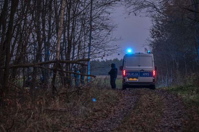 Policejní zásah na hranici mezi Polskem a Běloruskem. Foto: Gabriel Kuchta, Deník N