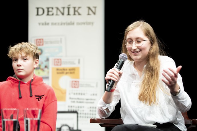 Debata N: O českém školství (Jakub Anders, Gabriela Tomečková). Foto: Gabriel Kuchta, Deník N