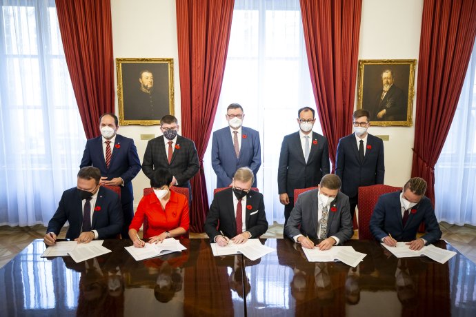 Podpis koaliční smlouvy vlády Petra Fialy. Foto: Gabriel Kuchta, Deník N