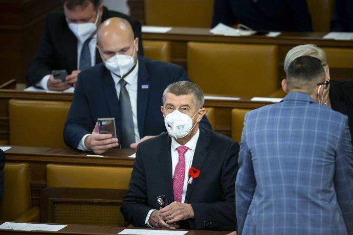 Premiér Andrej Babiš v poslanecké lavici. Foto: Gabriel Kuchta, Deník N