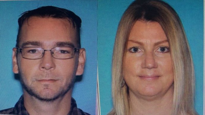 Rodiče odsouzeného střelce Jamese a Jennifer Crumbleyovi se po synově činu pokusili utéct. Jsou prvními rodiči, kteří jsou v USA hnáni k zodpovědnosti za střelecký útok jejich syna. Foto: Reuters