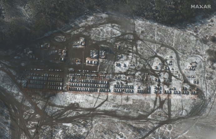 Satelitní snímek společnosti Maxar ukazuje tábor ruských sil poblíž města Jelňa na západě Ruska (9. listopadu 2021). Foto: Maxar/Reuters