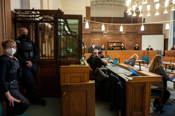 Proces s Rusem Vadimem Krasikovem uznaným berlínským soudem vinným v případu vraždy Čečence v Berlíně v srpnu 2019, a to na příkaz Kremlu. Foto: Christophe Gateau, pool via Reuters