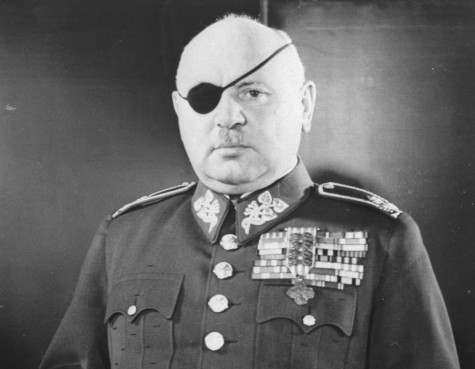Jan Syrový (1888–1970), legionář, generál, předseda vlády, jež přijala mnichovský diktát. Na snímku při projevu v rozhlase v září 1938. Foto: ČTK