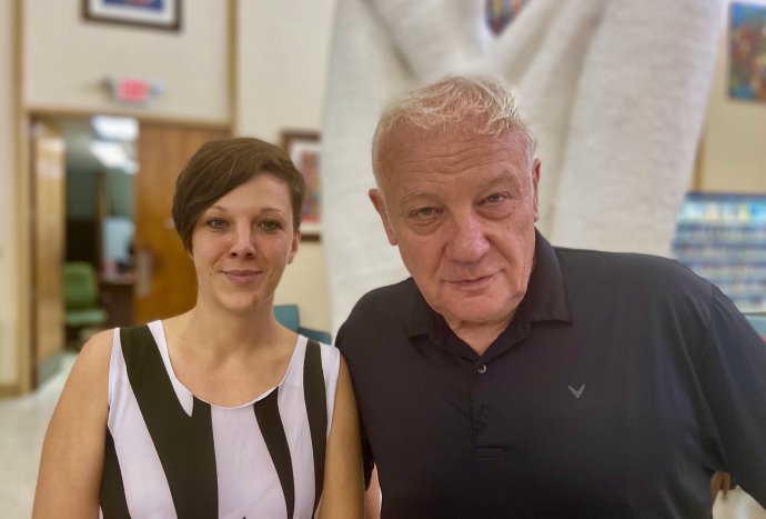 Historička Eva Kubátová z Post Bellum a Martin Palouš, toho času ředitel Studií Václava Havla na Floridské mezinárodní univerzitě (FIU) v Miami. Foto: Jana Ciglerová, Deník N