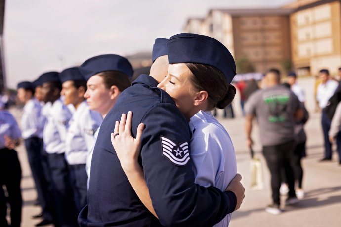 Češka Markéta Monroeová je příslušnicí amerického letectva - US Air Force. Na snímku s manželem Calvinem Monroem, který ji k vstupu do USAF inspiroval. Foto: Archiv MM