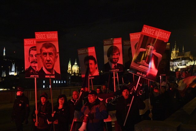 Akce Hnutí Otevřeme Česko – Chcípl PES nazvaná Pochod po stezce zrádců národa, 22. listopadu 2021 v Praze. Foto: Michal Kamaryt, ČTK