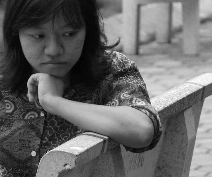 Zmlátili ji tolikrát, že se jí zranění nikdy pořádně nezhojila. A zavřeli už více než dvacetkrát. Ale pokaždé ji brzy pustili - tedy až do loňského září. Vietnamská disidentka a držitelka několika ocenění za zásluhy o svobodu tisku Pham Doan Trang. Foto: archiv Pham Doan Trang