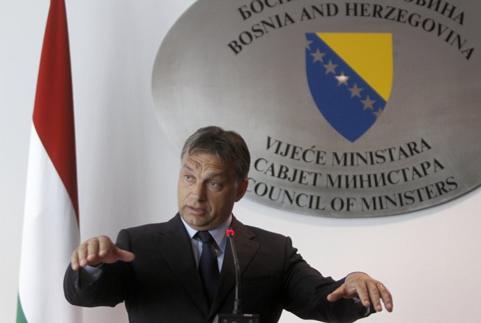 Na sklonku loňského prosince proběhla maďarskými médii zpráva o nevoli, kterou v Bosně a Hercegovině vyvolala Orbánova protimuslimská rétorika. Foto z Orbánovy návštěvy Sarajeva v roce 2011. Foto: Dado Ruvić, Reuters