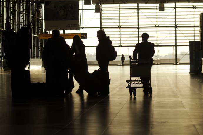 Loni stoupl počet cestujících na ruzyňském letišti o pětinu proti předchozímu covidovémuu roku. Foto: Adobe Stock