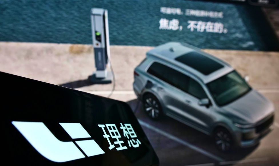 Li Auto, jedno z předních jmen čínské elektromobility. Na rozdíl od BYD, NIO, Tesly aj. se zaměřuje se na výrobu hybridů. První model začala prodávat v létě 2019. Foto: Wirestock, Adobe Stock