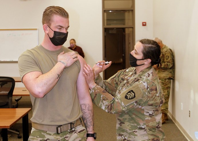 Opravdu je vakcína pro americké vojáky větší zhoubou než nepřítel na bojišti? Foto: Oregon Nationa Guard, CC BY 2.0