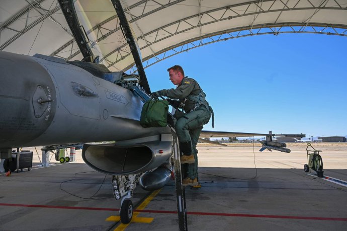 Slovenští piloti se na základně v Arizone školí na používání stíhaček F-16. Foto: slovenské ministerstvo obrany