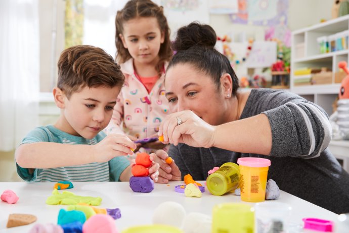 Tvořit s modelínou Play-Doh baví celou rodinu, zdroj: MPK Toys s.r.o.