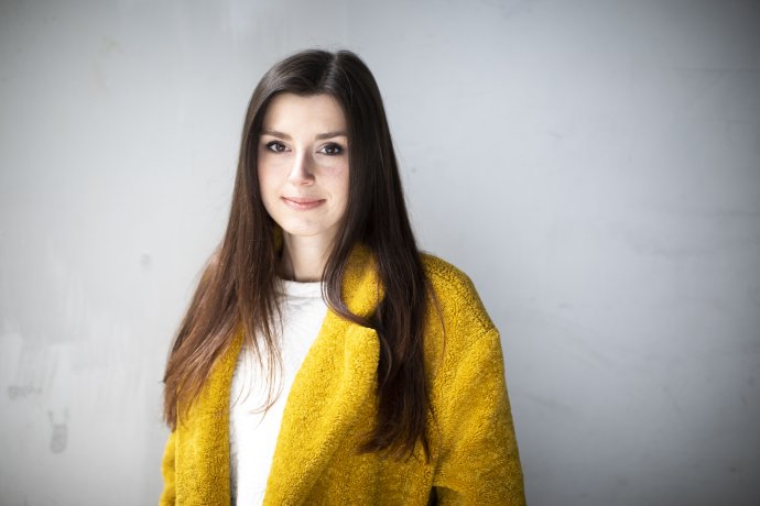 Lékařka Tereza Dvořáková trpí narkolepsií. Člověk s touto nemocí upadá během dne náhle do spánku nebo se potýká s velmi silnou ospalostí bez ohledu na spánek předchozí noci. Tato ospalost se nedá vůlí potlačit, takže člověku velmi komplikuje život. Foto: Gabriel Kuchta, Deník N