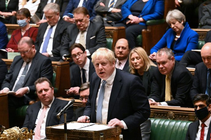 Britský premiér Johnson v parlamentu reaguje na zprávu o večírcích v sídle vlády během covidových omezení a omlouvá se. Foto: britský parlament, parliament.uk